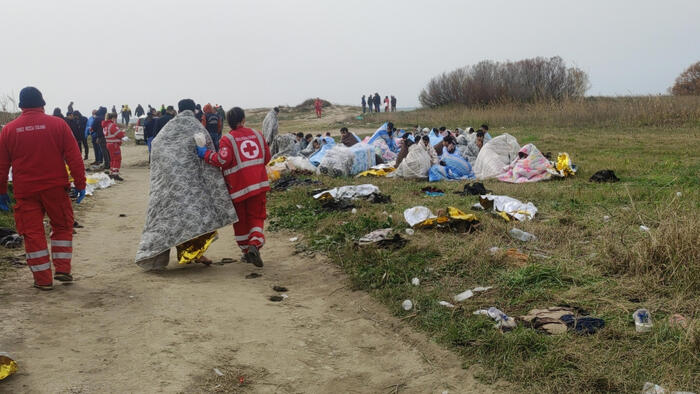 Terribile Naufragio Di Migranti A Largo Della Calabria Il Globo