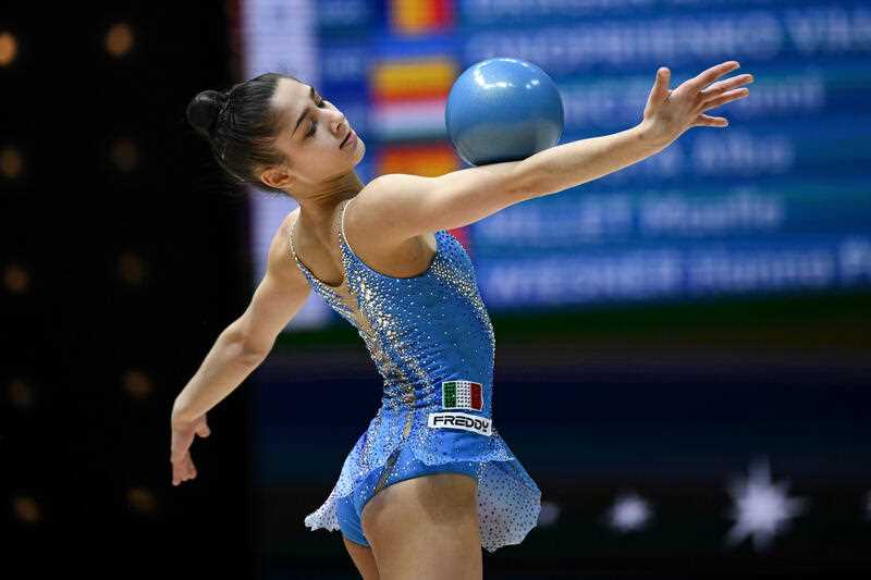 Ginnastica Ritmica Sofia Raffaeli Conquista Due Ori Il Globo