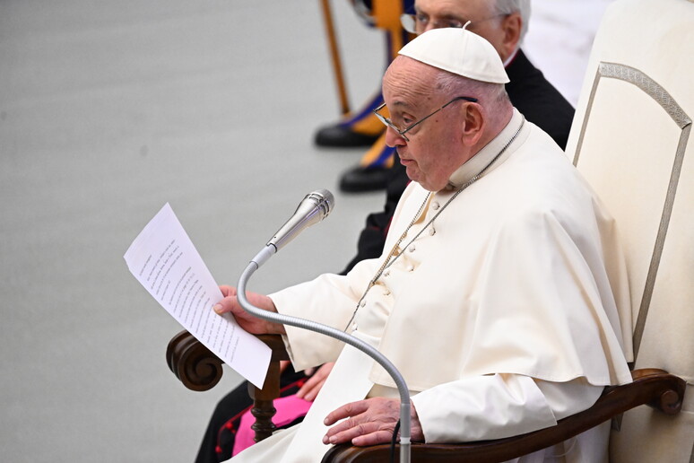 Il Papa Si Scusa Con I Gay Nella Chiesa C Posto Per Tutti Il Globo