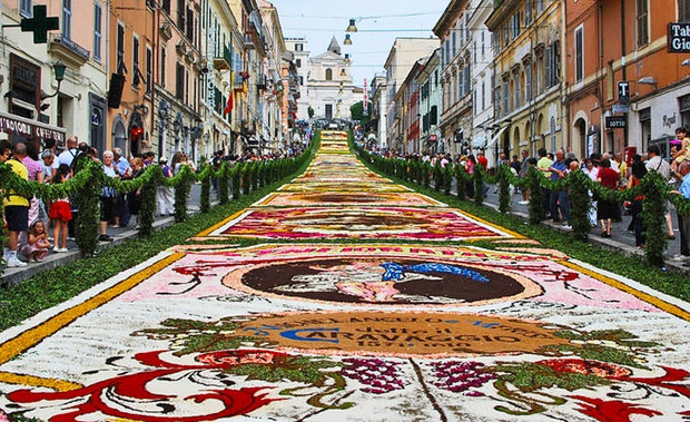 The Infiorata Di Genzano A Floral Display Of Art Culture And Faith Il Globo