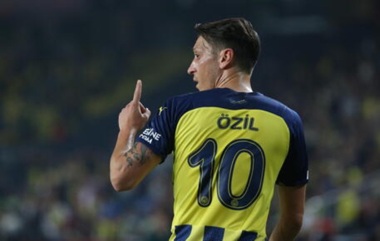 Scarpini ozil 2024