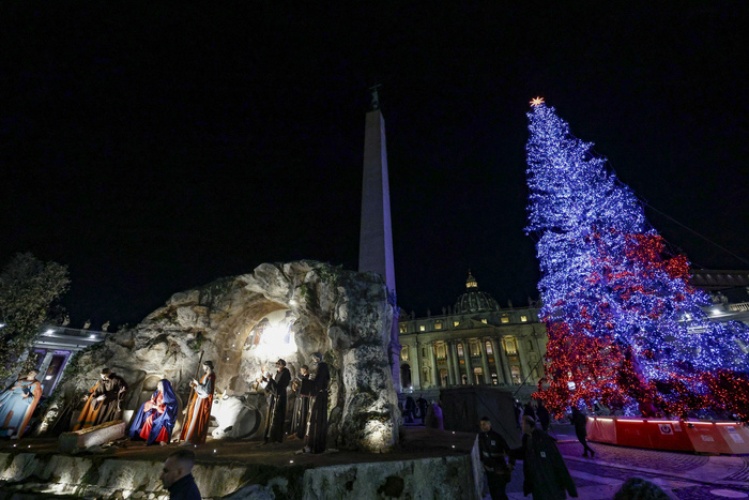 Vatican Nativity Scene In St Peter S Square Unveiled Il Globo