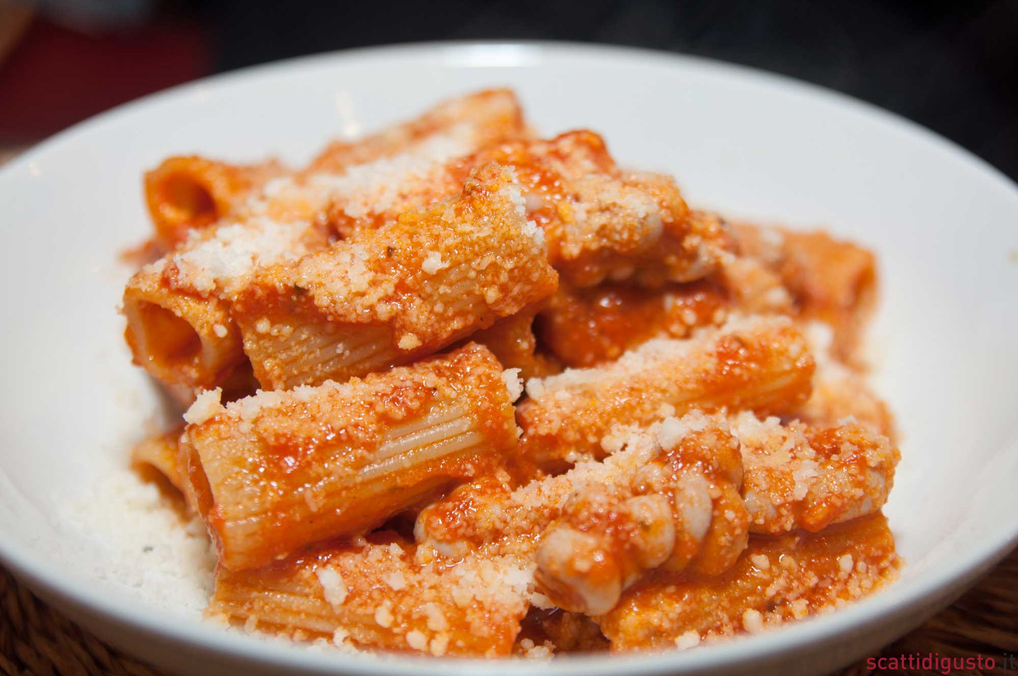 Rigatoni pasta with lamb pajata — Il Globo