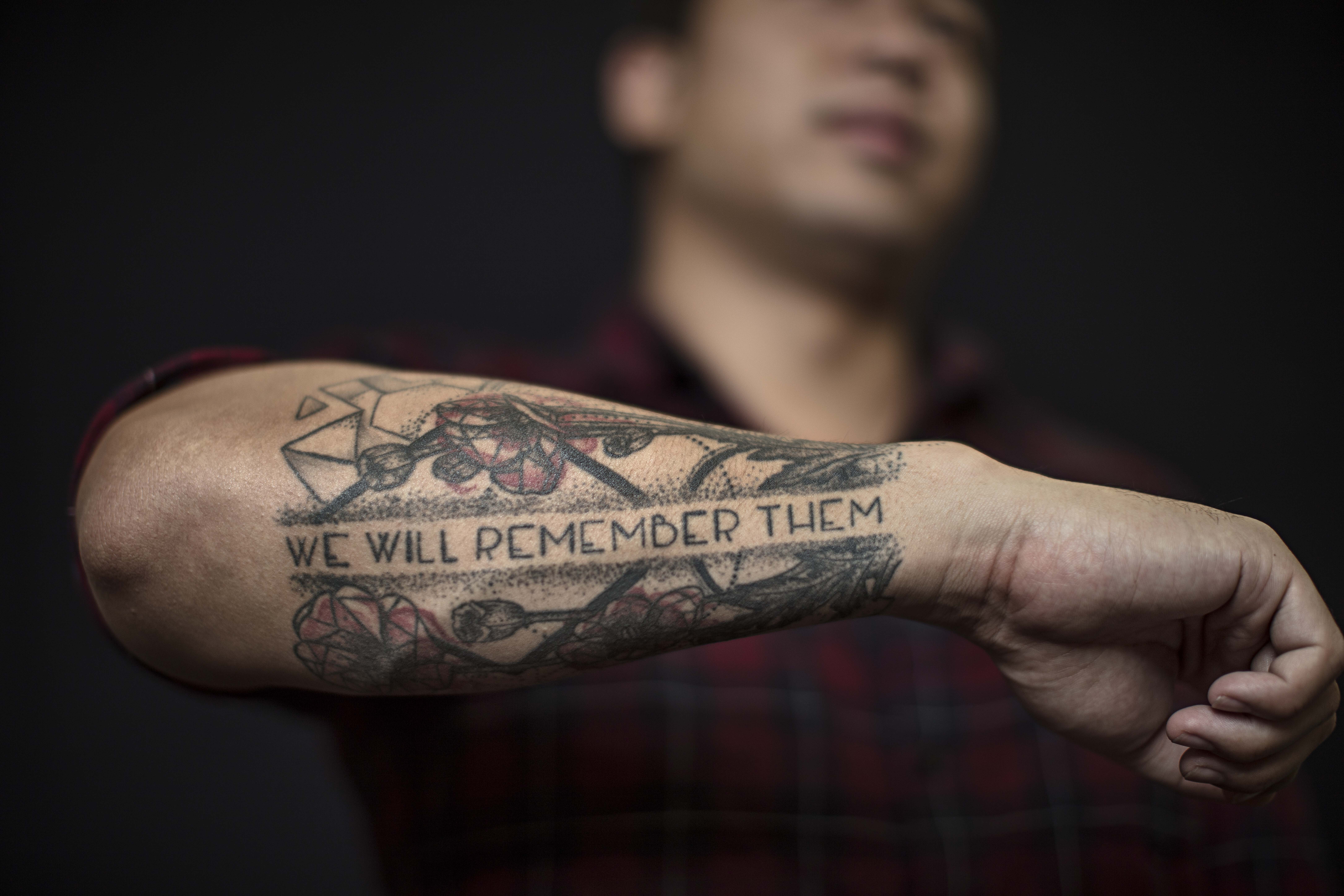 Share 69+ memorial military tattoos super hot - in.eteachers