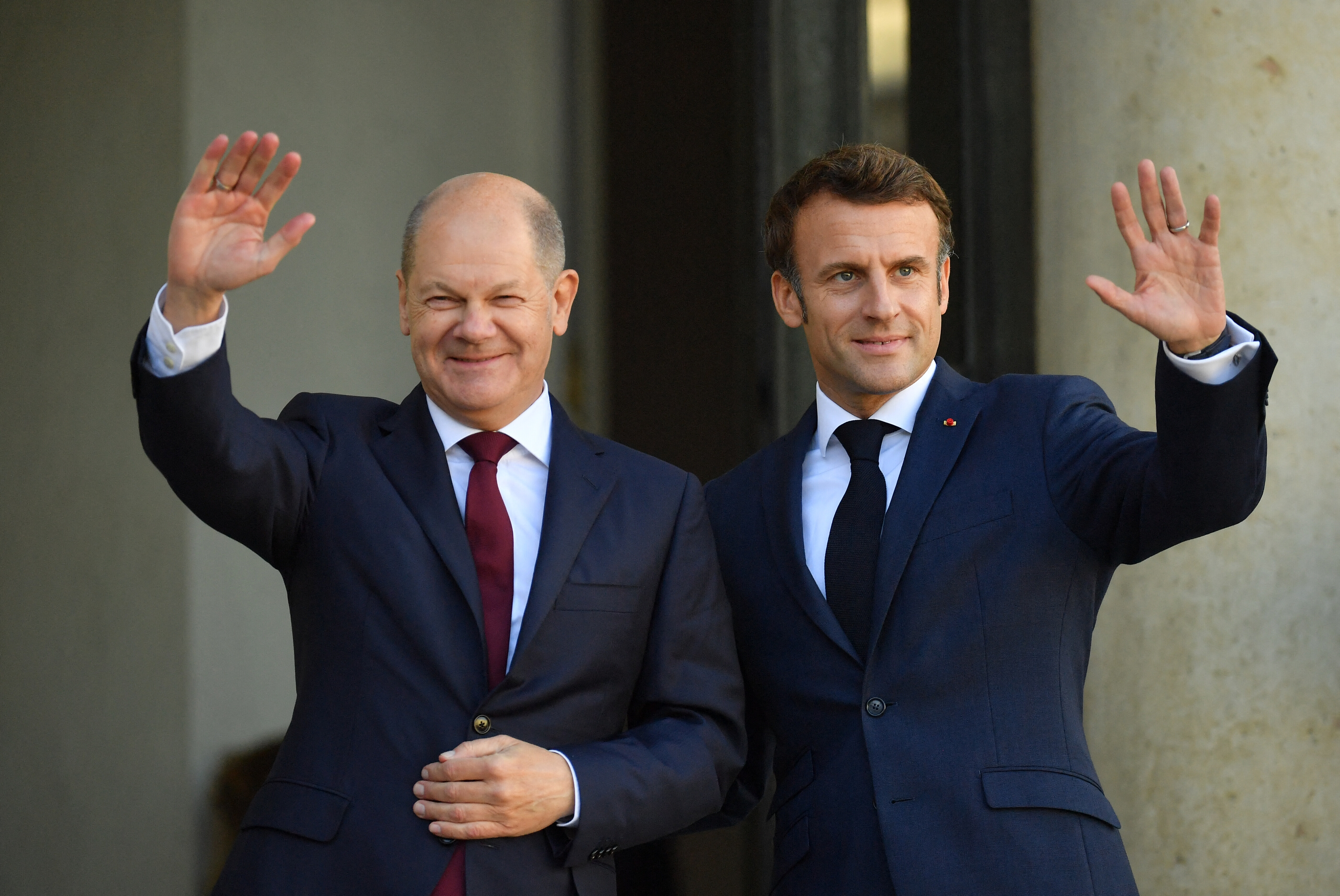 Il disperato tentativo di Macron e Scholz di prendersi un po' di scena