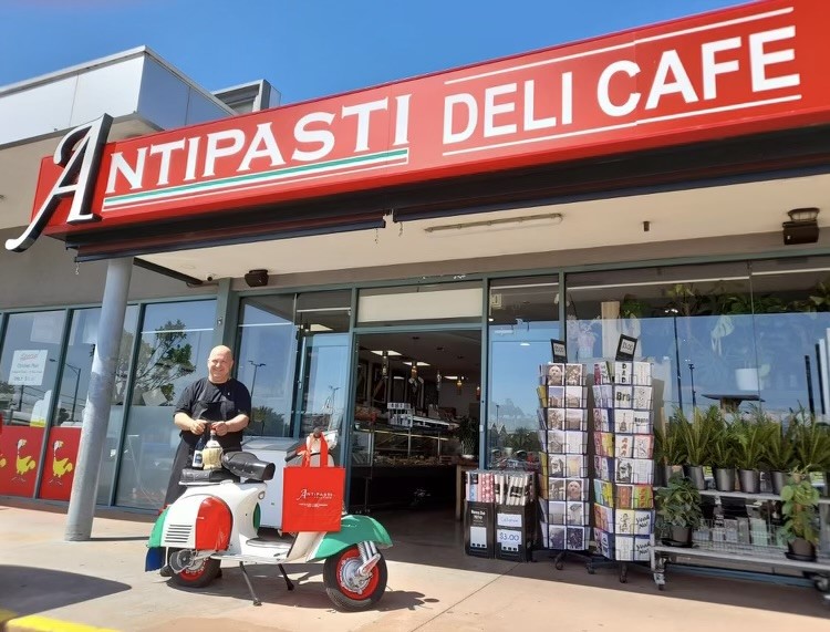 I profumi della tradizione Antipasti Deli Cafe — Il Globo