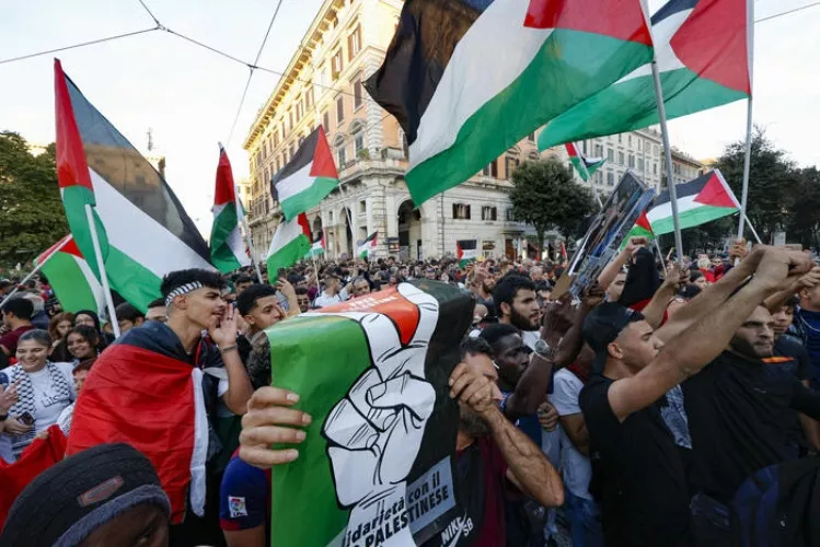 No son banderas italianas en una protesta a favor de Palestina