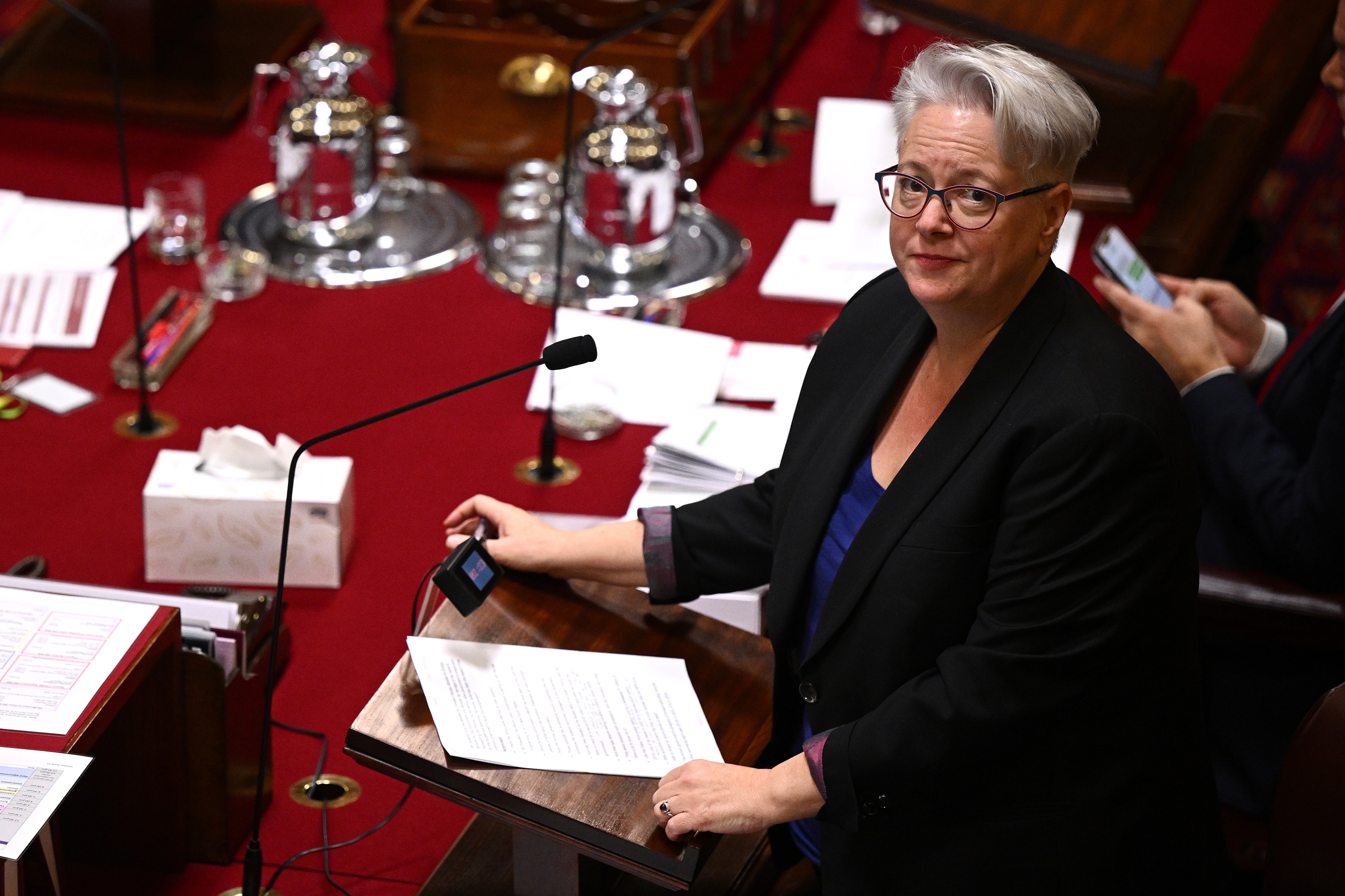Penny Sharpe fuori dal Parlamento per sette giorni — Il Globo