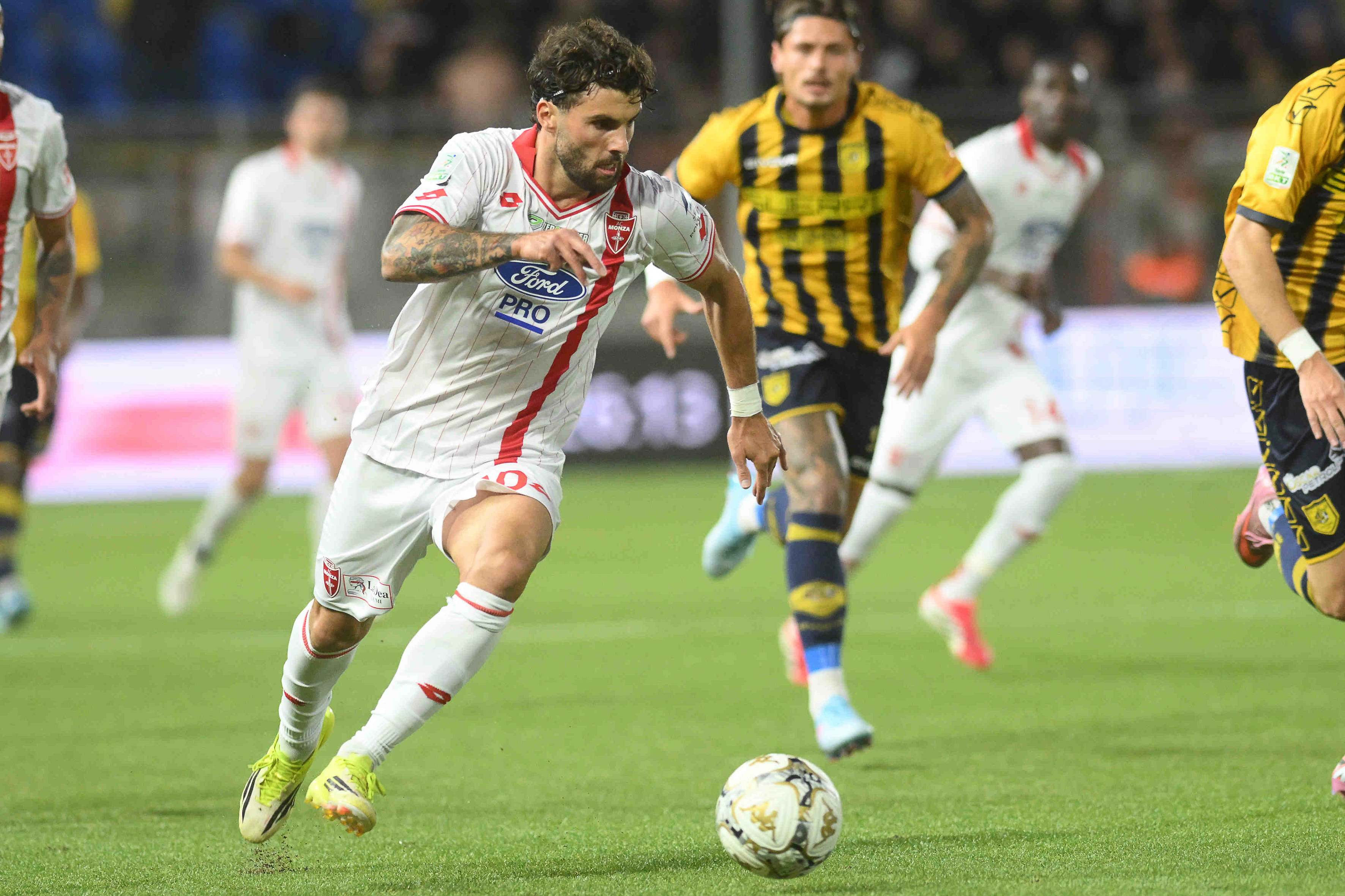 Il Monza rimonta la Juve Stabia: da 0-2 a 2-2, finale playoff più vicina