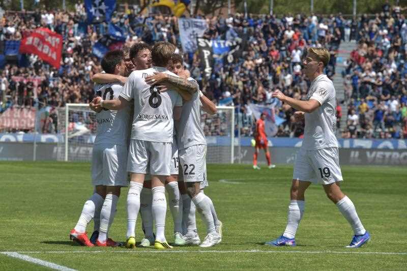 Napoli in Champions League: tris al Pisa e festa azzurra