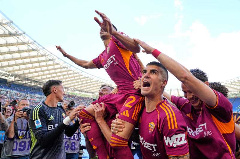 La Roma si prende il derby e il quarto posto: Lazio ko 2-0
