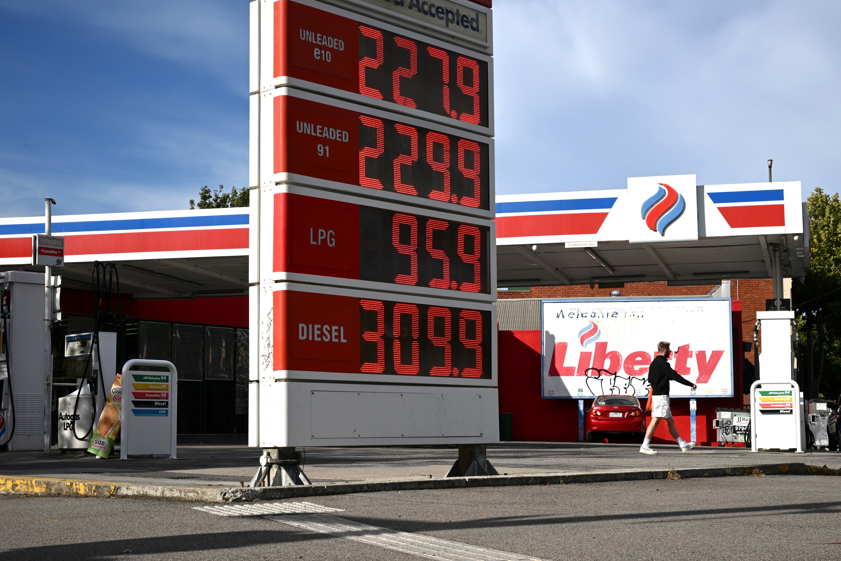 Carburanti, controlli e multe record